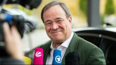 NRW-Ministerpräsident Laschet tritt im Fernsehen - "Tatort" auf