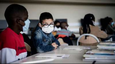 Maskenpflicht f&uuml;r Sch&uuml;ler gilt  in Frankreich wieder landesweit