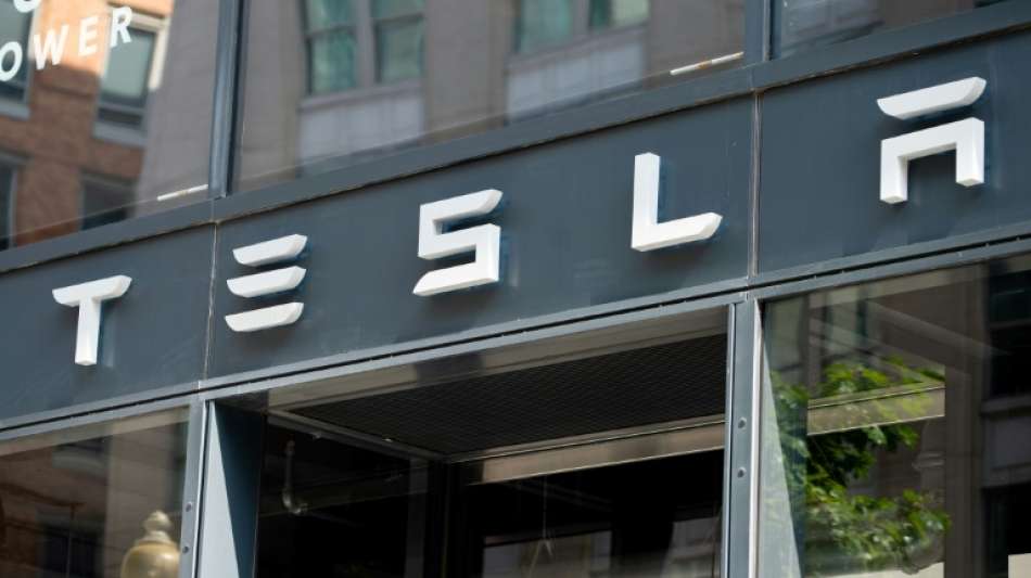 China: Tesla untersucht die Explosion eines Autos in einer Garage
