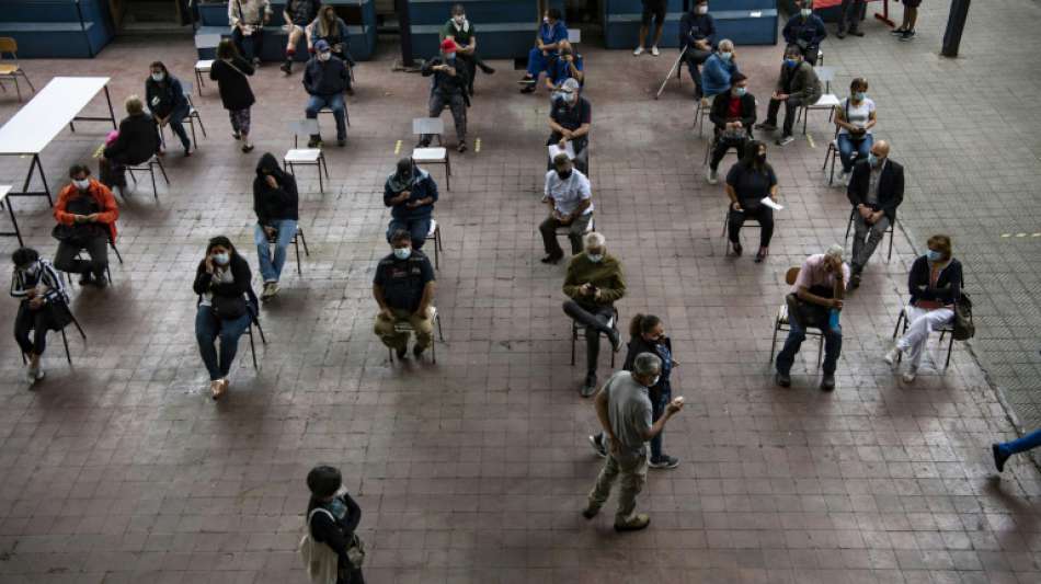 Chile beginnt mit Impfung von Lehrern und Erziehern