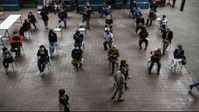 Chile beginnt mit Impfung von Lehrern und Erziehern