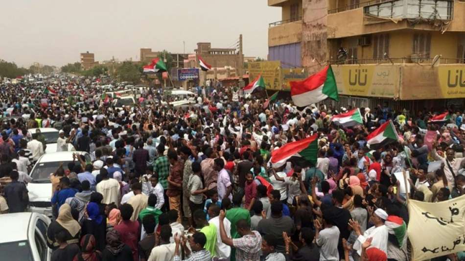 Sudan: Zehntausende Menschen demonstrieren gegen Militärrat