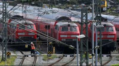 DGB-Chef stellt sich im Tarifstreit bei der Bahn gegen die GDL