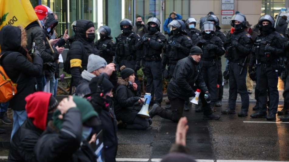 Corona-Proteste: Bundesl&auml;nder gehen gegen Nazi-Symbole vor