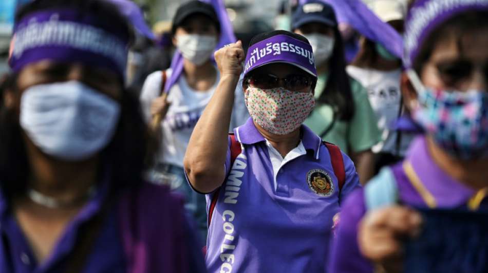 Tausende demonstrieren in Asien für mehr Frauenrechte
