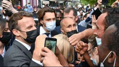Macron-Ohrfeiger steht "Gelbwesten" und Rechtsextremen nahe