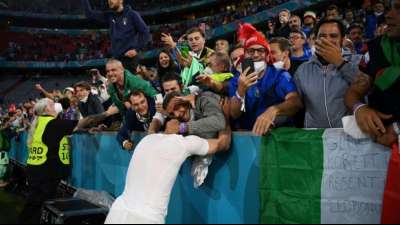 Europaabgeordnete emp&ouml;rt &uuml;ber volle Stadien bei Fu&szlig;ball-EM