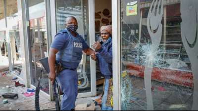 S&uuml;dafrika entsendet Soldaten wegen Ausschreitungen in Unruheprovinzen