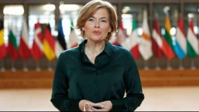 Kl&ouml;ckner warnt vor &Uuml;berforderung der Bauern beim Klimaschutz