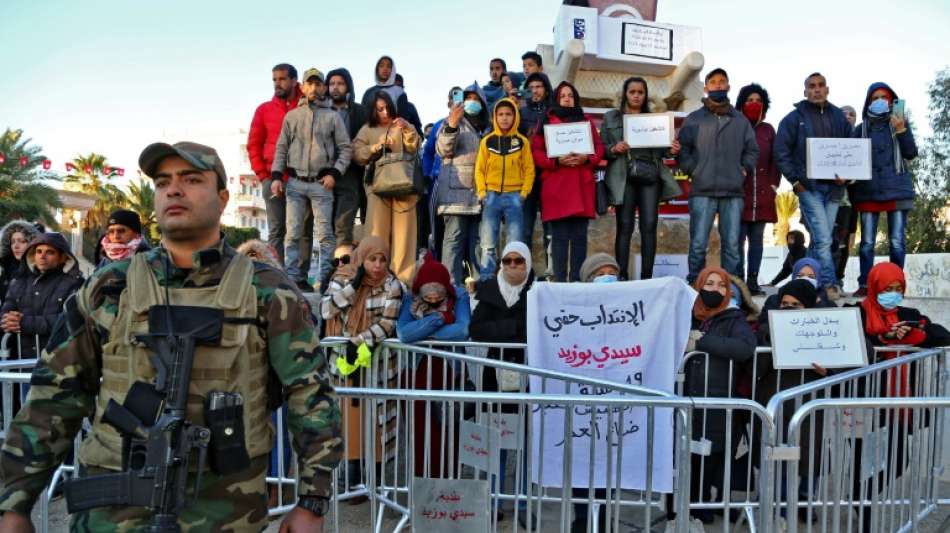 Demonstrationen von Anhängern und Gegnern Saieds in Tunis