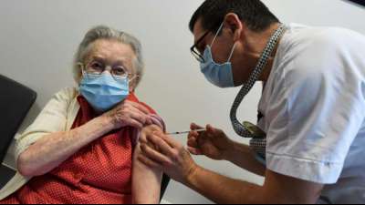 Nächtliche Ausgangssperre in Frankreich tritt in Kraft