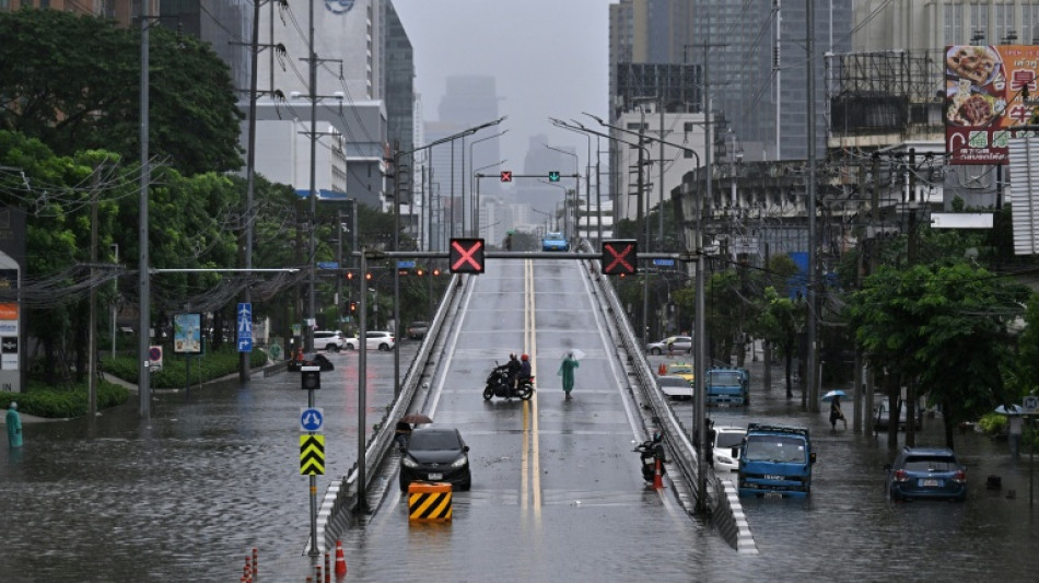 Canaux qui d&eacute;bordent et routes submerg&eacute;es: inondations catastrophiques &agrave; Bangkok