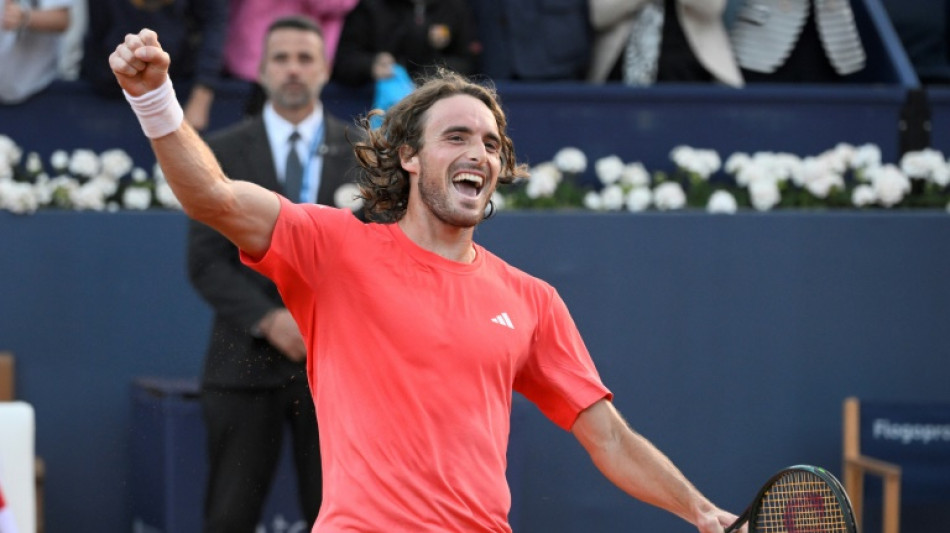 Tsitsipas sofre mas vence Facundo D&iacute;az e vai &agrave;s semifinais do ATP 500 de Barcelona