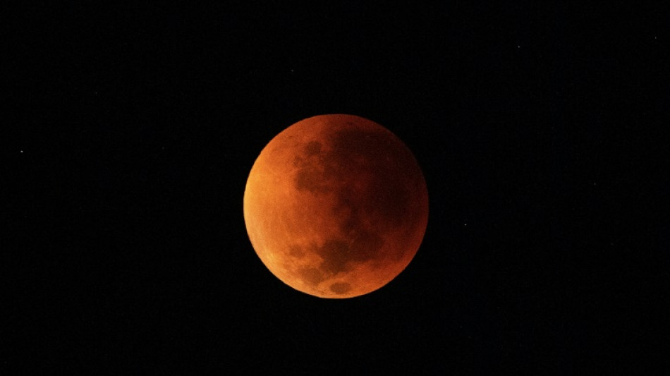 Sudamérica se tiñe del rojo de la Luna eclipsada