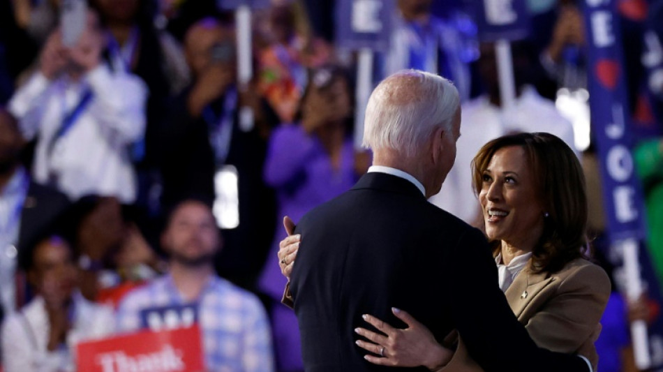 Emotionale Parteitagsrede: Biden zieht Bilanz und r&uuml;hmt Harris 