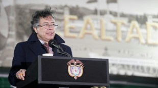 Presidente colombiano diz que voltar&aacute; a 'pegar em armas' diante das amea&ccedil;as de Trump