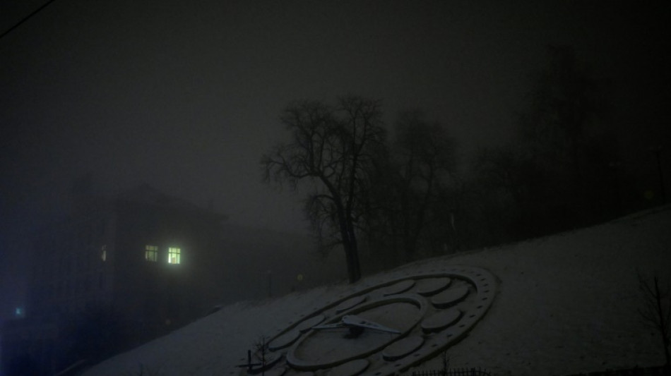 La mitad de los habitantes de la capital de Ucrania siguen sin electricidad