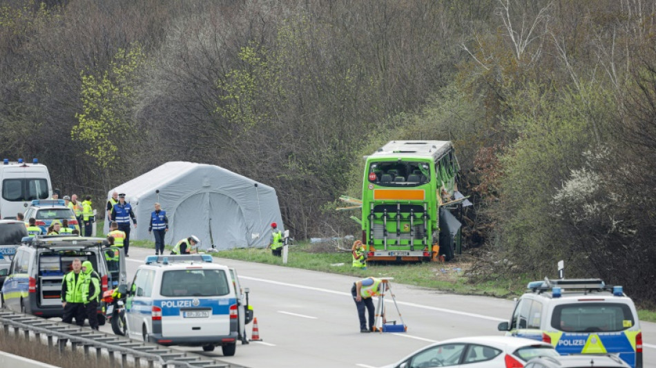 F&uuml;nf Tote und rund 20 Verletzte bei Busungl&uuml;ck auf Autobahn 9 bei Leipzig