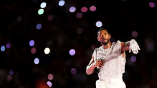 Usher fait le show au Super Bowl, mais Taylor Swift et Beyoncé lui volent la vedette 