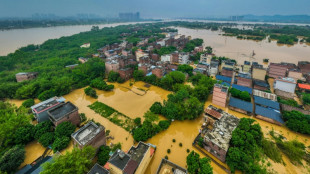 China emite alerta máximo para chuvas após grandes inundações no sul