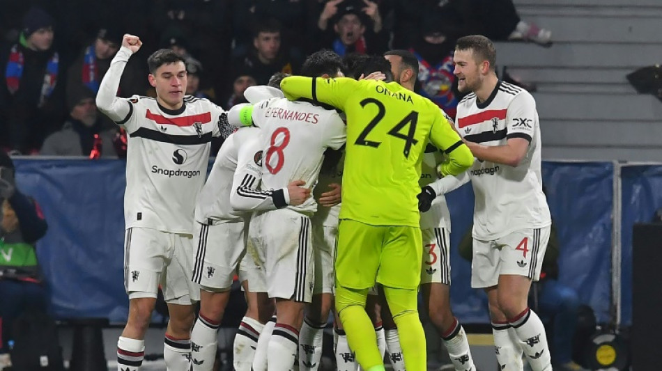 United vence 3&ordf; seguida e entra no Top 8 da Liga Europa; Lazio lidera