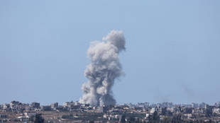 Gaza, media: 10 morti in un raid di Israele sulla citt&agrave;