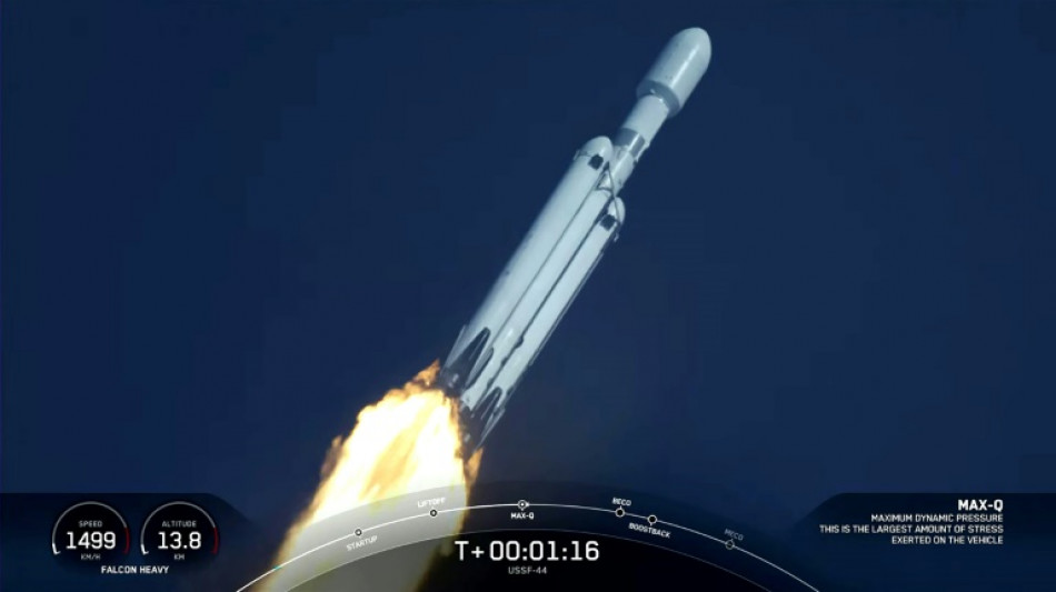 Estadounidense SpaceX lanz&oacute; cohete Falcon Heavy, el m&aacute;s poderoso del mundo