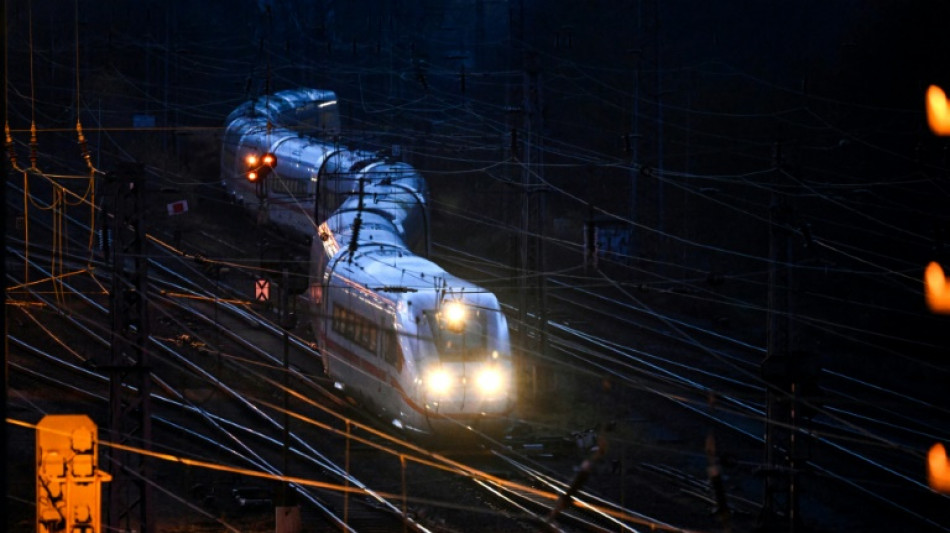 Union fordert mehr Geld f&uuml;r Bahnreisende bei Zugversp&auml;tungen 