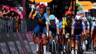 Milan gana al esprint la 4ª etapa del Giro, Pogacar sigue de rosa