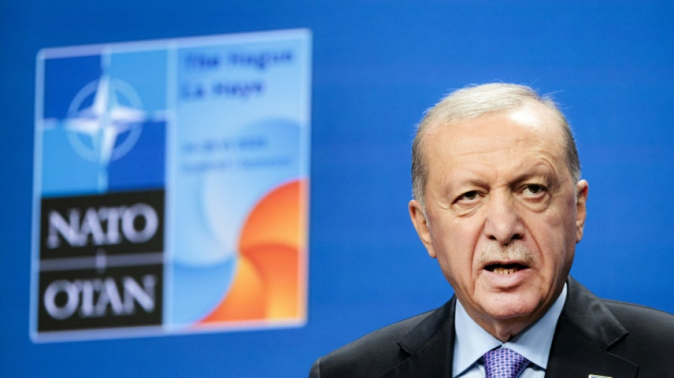 Combatetes curdos do PKK iniciam desarmamento