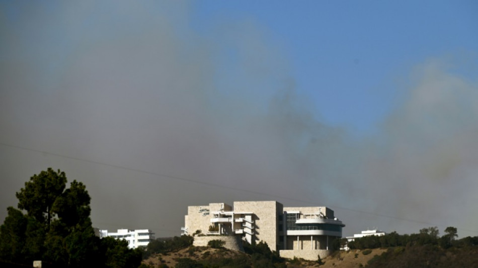 Les incendies s'&eacute;tendent &agrave; Los Angeles, le bilan grimpe &agrave; 16 morts