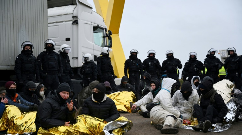 Polizei räumt von Klimaaktivisten besetztes Dorf Lützerath