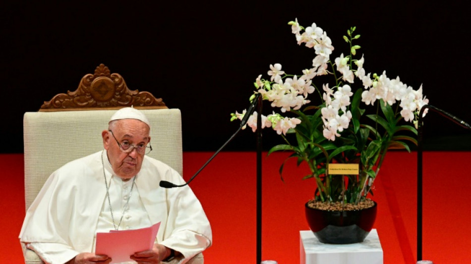 Papa Francisco pede prote&ccedil;&atilde;o &agrave; 'dignidade dos trabalhadores migrantes' em visita &agrave; Singapura