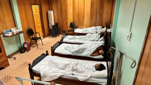 Duas meninas em estado crítico após incêndio que matou 19 estudantes na Guiana