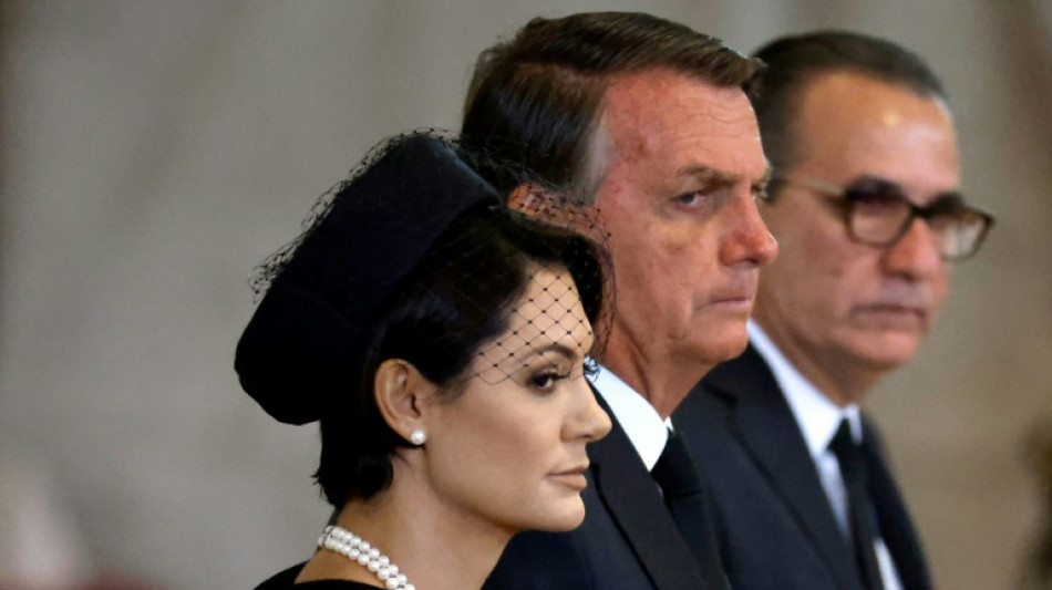 Bolsonaro improvisa un polémico mitin electoral en un Londres de luto por Isabel II