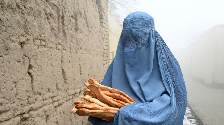 A Kaboul, des distributions de pain pour endiguer la famine