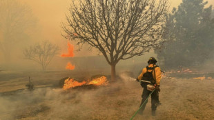 Ventos podem intensificar maior incêndio florestal do Texas, enquanto neve cobre Califórnia