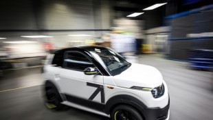 La voiture sans permis cherche &agrave; conqu&eacute;rir de nouveaux clients avec l'&eacute;lectrique