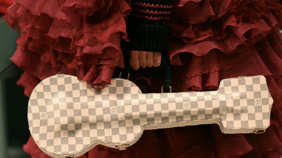 Louis Vuitton faz desfile em Paris dedicado &agrave; viagem