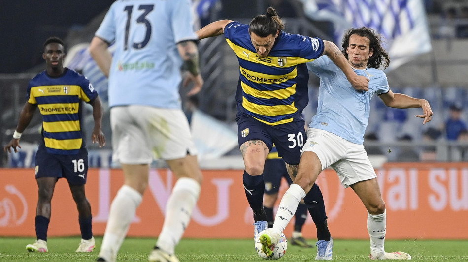 Serie A: la Lazio pareggia col Parma, colpo Cagliari a Verona