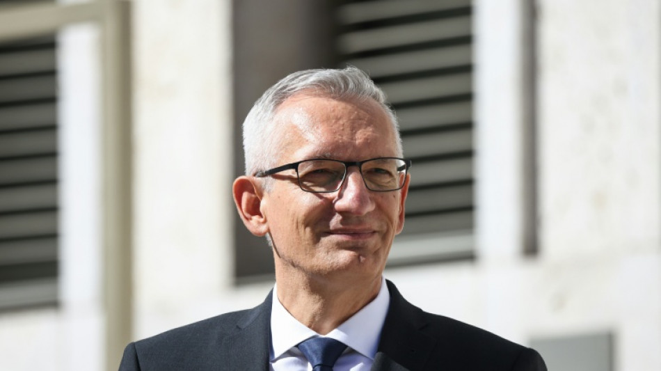 J&auml;ger als neuer BND-Chef eingef&uuml;hrt - Merz will Geheimdienst besser ausstatten