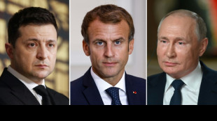 Macron dice a Putin que espera "iniciar una desescalada" de la crisis en Ucrania