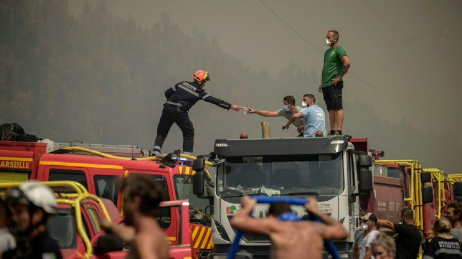 Incendies: renforts dans le Var, le feu contenu en Gironde