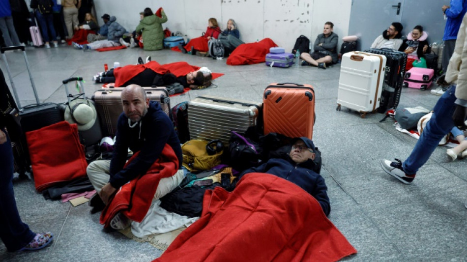 Blackout plunges Spain into chaotic night of darkness