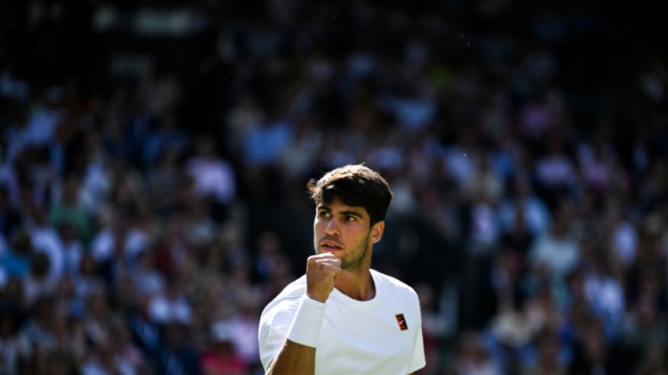 Alcaraz segue firme em busca do terceiro t&iacute;tulo consecutivo em Wimbledon