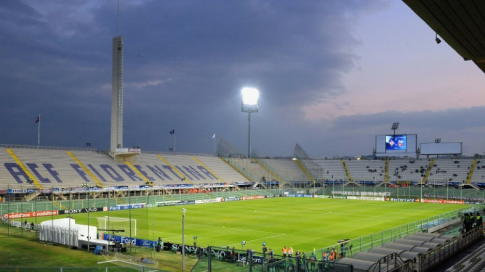 Fiorentina &eacute; condenada a fazer jogo com port&otilde;es fechados por c&acirc;nticos racistas