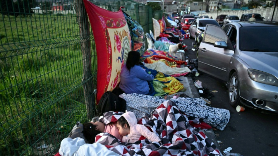 Guatemaltecos dormem nas ruas depois que terremotos matam tr&ecirc;s pessoas