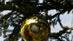 Investors watching for Santa rally in thin pre-Christmas trade