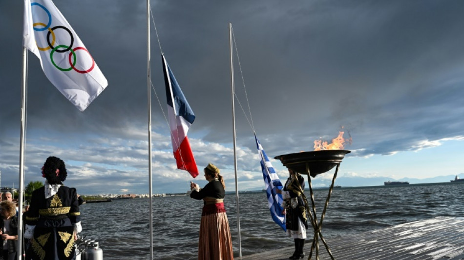 JO-2024: la flamme va être remise aux Français avant de quitter la Grèce