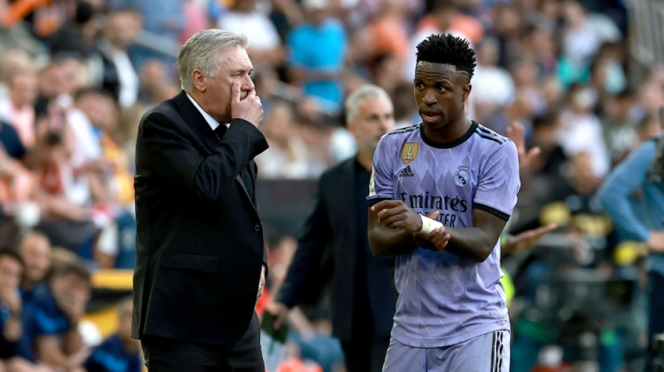 Ancelotti diz que Vin&iacute;cius Jr, com dores no joelho, n&atilde;o vai jogar contra o Sevilla
